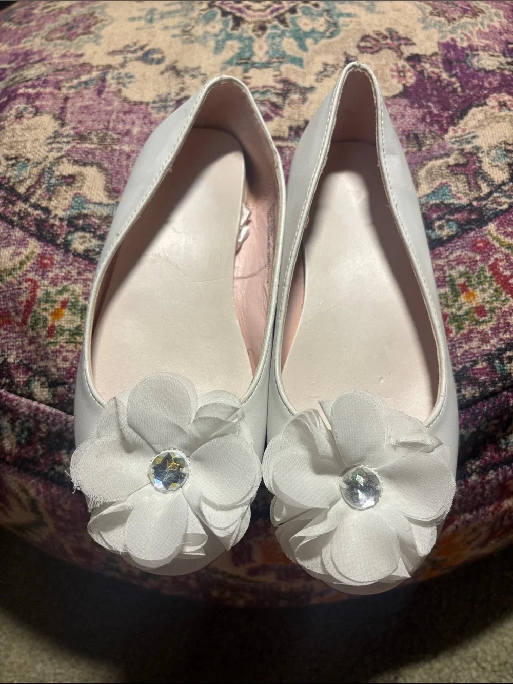 Flowers by Nina Girls White Floral Ballet Flats with Gem Accent, Size 1